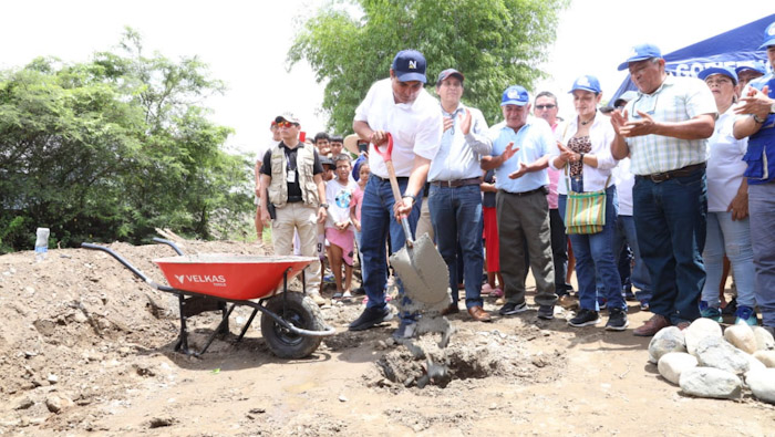 Gobernador anuncia 40 reservorios para mejorar riego