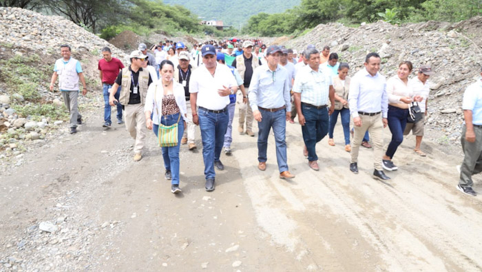 Gobernador anuncia 40 reservorios para mejorar riego