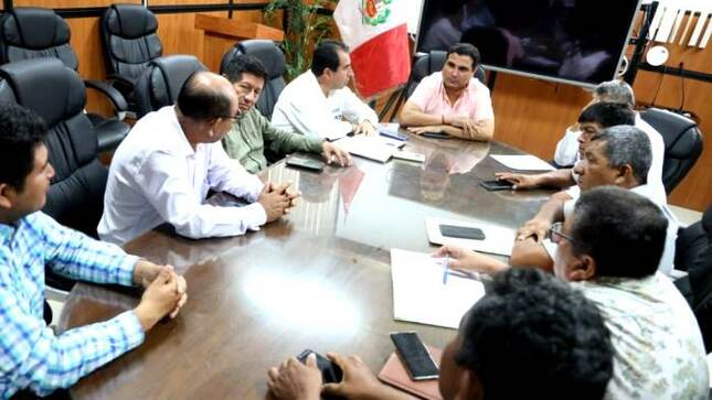 Gobernador y juntas de usuarios coordinan atención con maquinaria y combustible ante lluvias