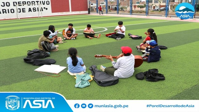 La Municipalidad Distrital de Asia continúa impulsado los talleres de verano “Vacaciones Divertidas” de forma descentralizada, así como el taller de Guitarra donde nuestros estudiantes vienen desarrollando sus habilidades y capacidades musicales.
#MunicipalidadDistritalDeAsia
#PorelDesarrollodeAsia
#isaiasalcantaraalcaldedeasia