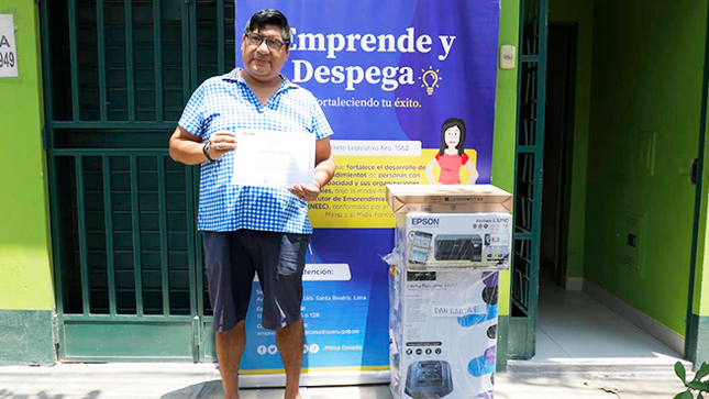 emprendedor recibiendo bienes