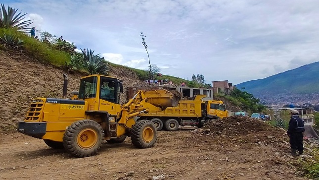 Trabajo de mejoramiento de carretera de C.P. Marabamba