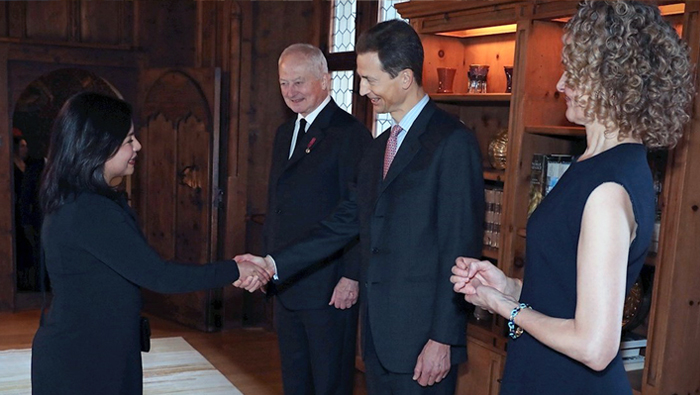 Presentación del saludo por año nuevo de la Encargada de Negocios a.i, Ministra Consejera Denisse Luyo López a Su Alteza Serenísima Príncipe Hans-Adam II, Su Alteza Serenísima Príncipe Heredero Alois y Su Alteza Serenísima Princesa Heredera Sophie de Liechtenstein.