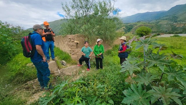 Inspección de canal de riego