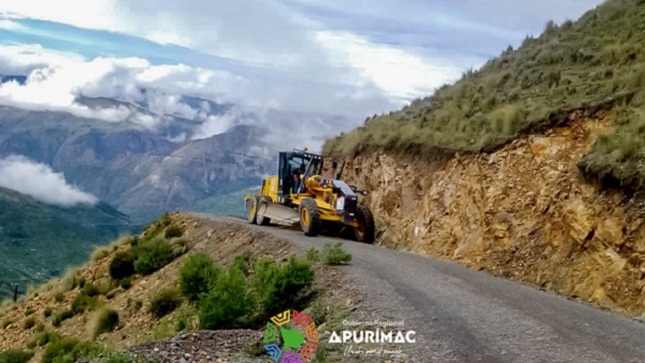 Gobernador regional dispone mantenimiento mecanizado de 17.60 kilómetros, en distrito de Sabaino - Antabamba