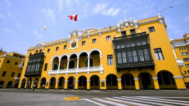 Una auditoría de la Contraloría General detectó que, la anterior gestión de la Municipalidad Metropolitana de Lima (MML), entre mayo y diciembre del 2022, incumplió con transferir más de S/ 93.7 millones a las municipalidades distritales y al Fondo Metropolitano de Inversiones (Invermet) por concepto del impuesto de alcabala que se recaudó en dicho año. Por estos hechos, ocurridos en la pasada administración edil, se determinó que dos exfuncionarios municipales tienen presunta responsabilidad penal y administrativa PAS.