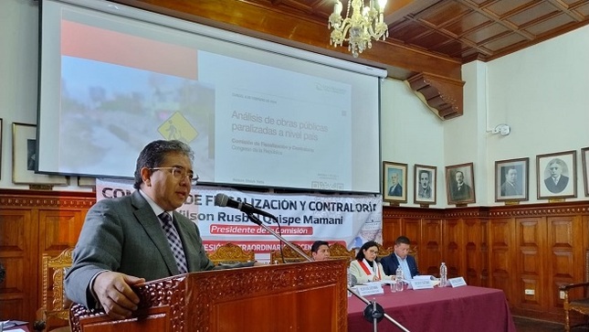 Durante su presentación en una sesión descentralizada de la Comisión de Fiscalización y Contraloría del Congreso en la ciudad del Cusco, el contralor general, Nelson Shack, informó que en el Perú existen obras públicas que están paralizadas por más de 10 años y que están abandonadas, por lo que varias de ellas ya no tienen sentido que sean culminadas.