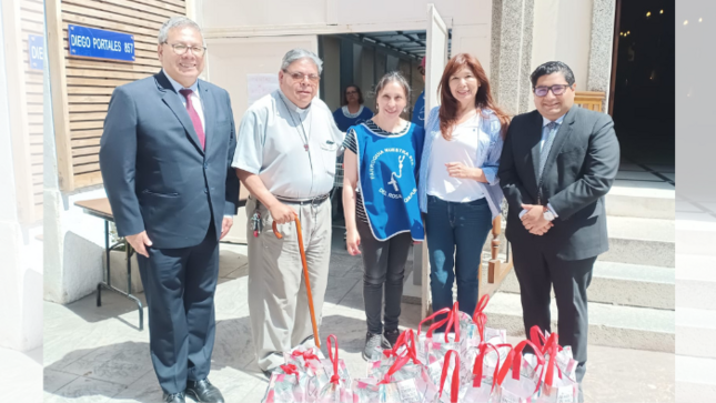 Consulado General del Perú en Santiago asiste a connacionales damnificados por los incendios en la región de Valparaíso