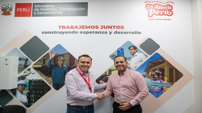 Nuestro alcalde 𝐉𝐡𝐨𝐯𝐢𝐧𝐬𝐨𝐧 𝐕𝐚𝐬𝐪𝐮𝐞𝐳 presentó los proyectos de las obras de pistas y veredas para Pachacútec en una importante reunión que sostuvo con el director del Programa de Mejoramiento Integral de Barrios (PMIB) del Ministerio de Vivienda, Manuel Farfán, con el objetivo de ultimar detalles para su pronta ejecución; asimismo, ambas partes, dialogaron sobre el proyecto de agua potable y alcantarillado que beneficiará a 108 AA.HH. y 150 mil familias del distrito. ¡Seguimos trabajando por el desarrollo y progreso de nuestra querida Ventanilla!