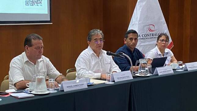 Esta semana el contralor general, Nelson Shack, retornó a la región Ucayali para presentar el análisis y alternativas de solución en relación a las 26 obras paralizadas en dicho departamento. En la reunión estuvieron presentes el gobernador regional de Ucayali, congresistas de la República, alcaldes provinciales y distritales, así como funcionarios de los sectores involucrados en el destrabe de las obras. Durante la cita, Shack Yalta anunció que la Contraloría General presentará un proyecto de ley al Congreso de la República para sancionar a los contratistas, supervisores y proyectistas que incurran en presuntos actos de corrupción en obras públicas, que finalmente son interrumpidas o paralizadas por su intervención. 
