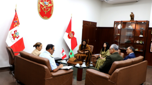 Jefe del CCFFAA recibe la visita del Embajador de Bangladesh