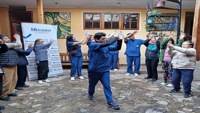 Adultos mayores de EsSalud Amazonas participan en talleres de psicomotricidad, memoria, autoestima e inteligencia emocional