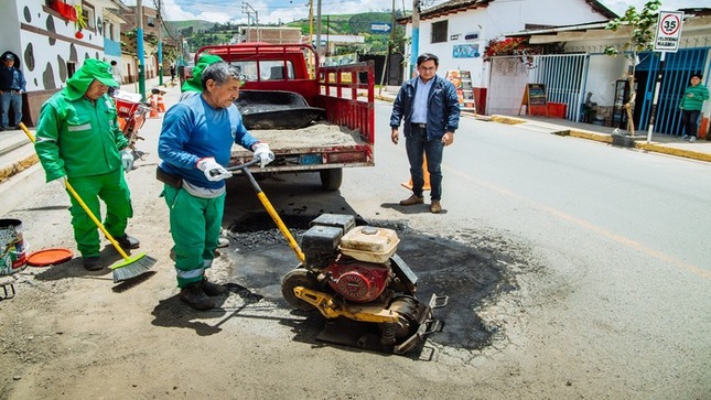 MUNICIPALIDAD DE SAN JERÓNIMO INICIA CON TRABAJOS DE PARCHADO Y MANTENIMIENTO DE VÍAS.