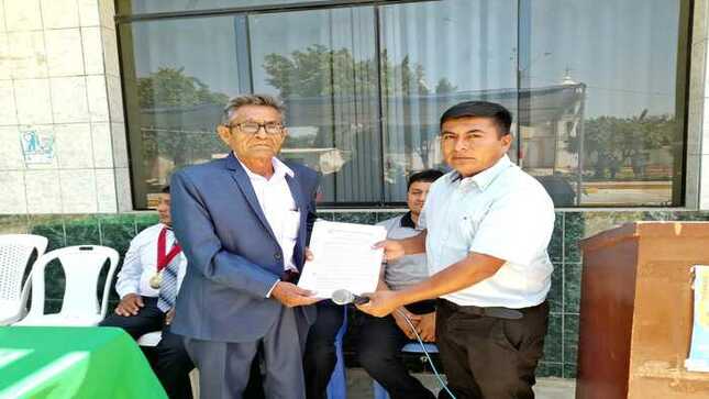 Municipalidad felicita al señor Mariano Ramos Chero presenta su libro Sinchao grande, historia y cultura.