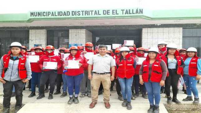 Clausura del programa LLAMKASUN PERÚ y entrega de certificados.