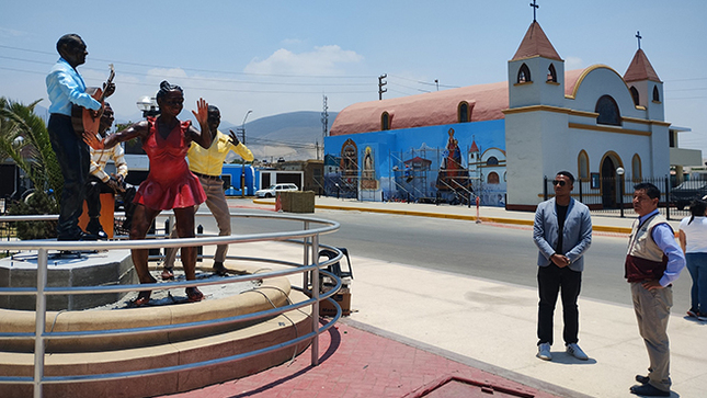 Visitando las obras de arte que se vienen realizando en Aucallama.