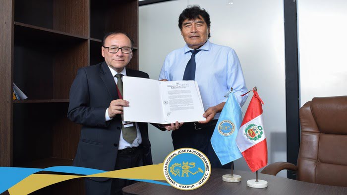 Entrega de la resolución de Consejo Universitario