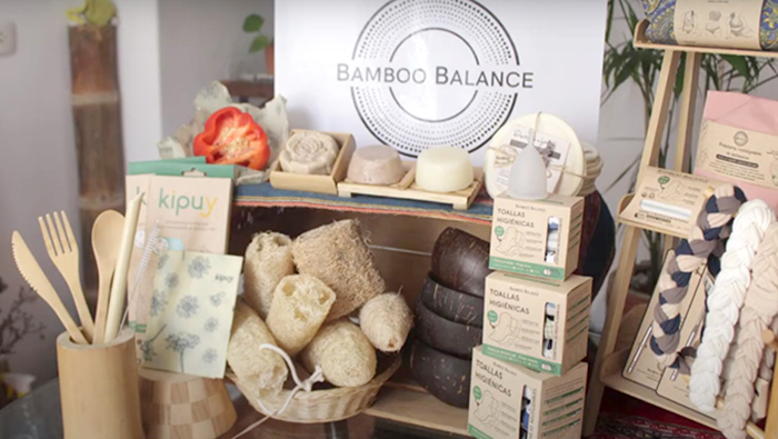 Bamboo Balance: ofrece productos alternativos sostenibles como bloqueadores solares naturales, cosmética natural, prendas de tela de algodón orgánico, así como packs para el cuidado de la piel y personal, entre otros.