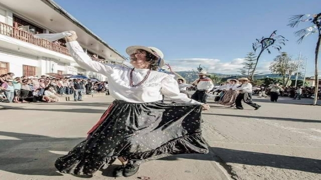 Ministerio de Cultura otorga la distinción de Personalidad Meritoria a Irma Silva por ser promotora y difusora de las danzas en Moyobamba
