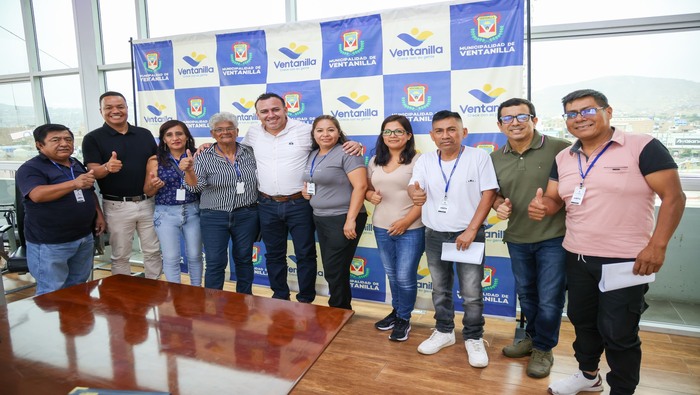 Una fructífera reunión sostuvo nuestro alcalde 𝐉𝐡𝐨𝐯𝐢𝐧𝐬𝐨𝐧 𝐕𝐚𝐬𝐪𝐮𝐞𝐳 con los dirigentes de la Margen Derecha para ultimar detalles del pronto inicio de los trabajos de pistas y veredas en este importante sector del distrito. ¡Un sueño esperado por décadas pronto será una realidad!