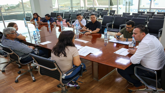 Una fructífera reunión sostuvo nuestro alcalde 𝐉𝐡𝐨𝐯𝐢𝐧𝐬𝐨𝐧 𝐕𝐚𝐬𝐪𝐮𝐞𝐳 con los dirigentes de la Margen Derecha para ultimar detalles del pronto inicio de los trabajos de pistas y veredas en este importante sector del distrito. ¡Un sueño esperado por décadas pronto será una realidad!