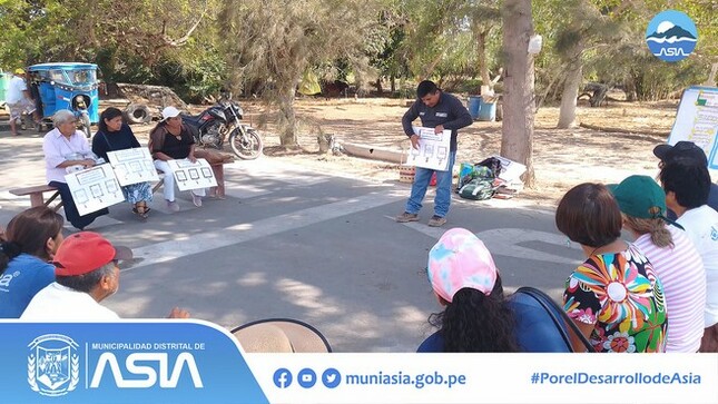 Con gran entusiasmo, productores y productoras de nuestro Distrito iniciaron con las clases de la Escuela de Campo (ECA) en el anexo El Platanal, donde fortalecieron sus capacidades en los temas de enfermedades de cultivos frutales y el correcto manejo integrado de plagas.
La escuela se realiza con el objetivo de que nuestros participantes conozcan los criterios para la implementación de estructuras protegidas, manejo de cultivos, fertilización y plagas.
De esta manera, la actual gestión municipal liderado por nuestro alcalde, Isaias Alcántara Malásquez, viene trabajando en el desarrollo de la agricultura.
#MunicipalidadDistritalDeAsia
#PorelDesarrollodeAsia
#IsaiasAlcantaraAlcaldedeAsia