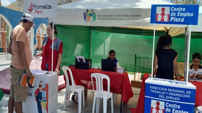 DRTPE Piura a través de la Zona de Trabajo y Promoción del Empleo Paita viene participando de manera efectiva en su primer día en la Feria denominada "Emprende Reciclando".