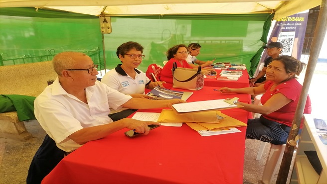 DRTPE Piura a través de la Zona de Trabajo y Promoción del Empleo Paita viene participando de manera efectiva en su primer día en la Feria denominada "Emprende Reciclando".