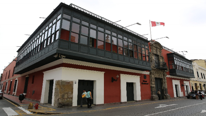 Esquina de la fachada de la sede del TC, Cercado de Lima