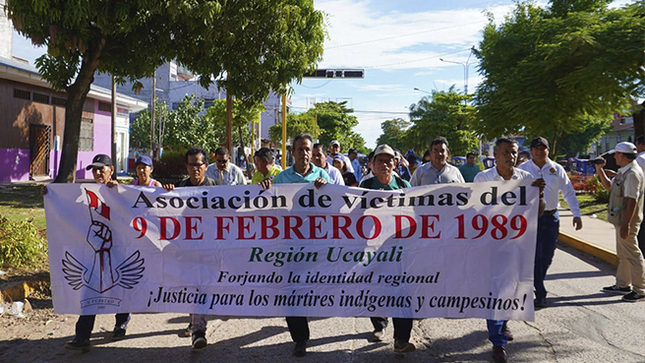 Realizando una marcha por las principales calles de la ciudad de Pucallpa