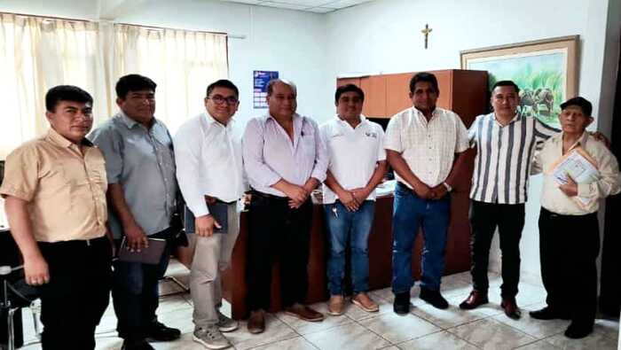 Reunión de Alcaldes para coordinar una camioneta para las municipalidades representadas.