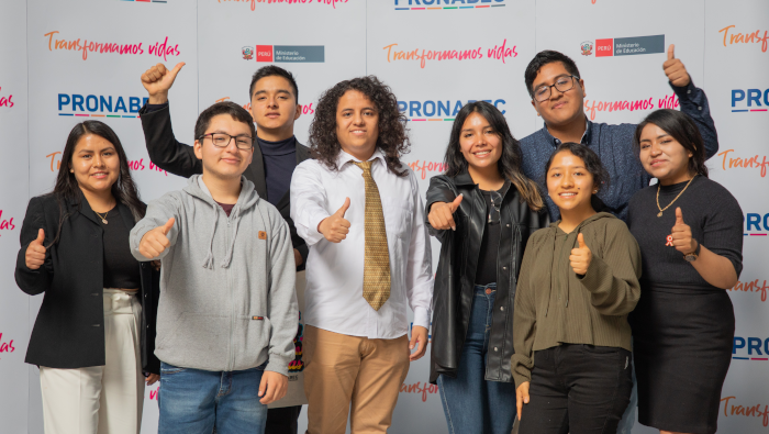 Más de 21 617 beneficiarios del Pronabec cumplieron con su Compromiso de Servicio al Perú.