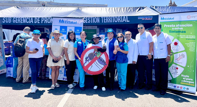 EsSalud La Libertad realiza actividad contra el dengue en plaza de armas de Trujillo