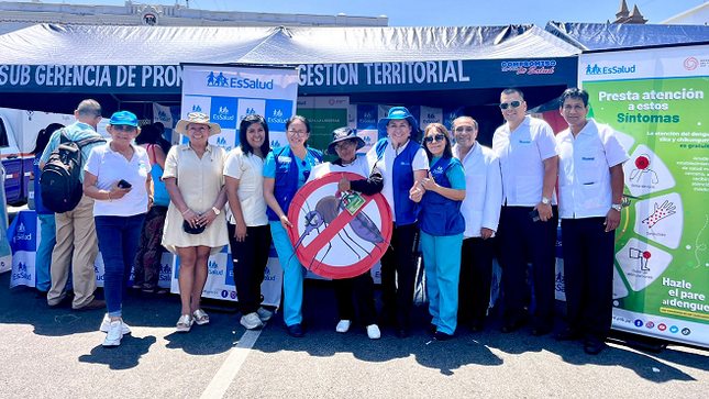EsSalud La Libertad realiza actividad contra el dengue en plaza de armas de Trujillo