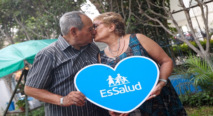 Pareja de asegurados se enamoran en el Centro del Adulto Mayor de San Isidro y hoy celebran juntos el día del amor