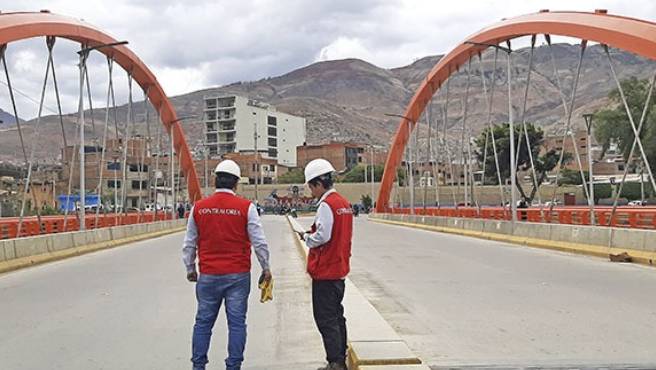 Mediante una auditoria de cumplimiento, la Contraloría General de la República detectó deficiencias e irregularidades en el proceso constructivo del puente Pavletich, lo que generó un perjuicio económico de S/ 4.8 millones en contra del Gobierno Regional de Huánuco. El expediente técnico estuvo mal elaborado, el contratista no acreditó la experiencia de su profesional clave y se realizaron pagos sobrevalorados.