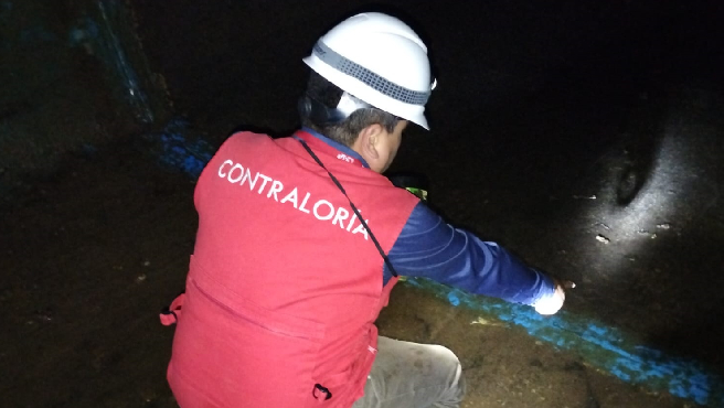 La Contraloría General alertó el desprendimiento de manta cementicia (refuerzo de concreto) en un espacio de tres metros de longitud del tramo crítico del túnel 9, que podría generar el colapso de la infraestructura que traslada agua a la irrigación Majes I, en la provincia de Caylloma.