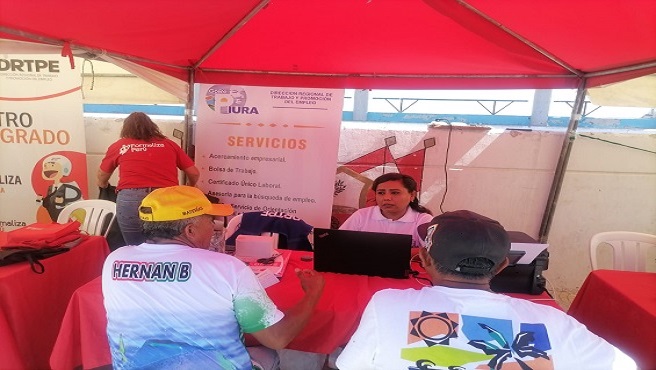DRTPE Piura a través de la ZTPEP participó en su segundo día de Feria: "Emprende Reciclando", en la ciudad de Paita.