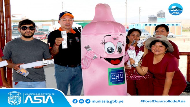 En el marco del Día del Lunar, que se conmemora cada primer domingo de febrero, la Municipalidad Distrital de Asia en coordinación con la Red Integral de Salud Chilca Mala, Hospital Rezola de Cañete y el Puesto de Salud de Rosario de Asia, llevaron a cabo con gran éxito la campaña de salud gratuita, en la playa Pasamayito, en el anexo Rosario.
Esta campaña se realizó con el fin de detectar lesiones cutáneas (lunares), así como manchas y otras lesiones en la piel que puedan presentar indicios de cáncer. Además, se ofrecieron atenciones de obstetricia y triaje.
Asimismo, el alcalde Isaias Alcántara Malásquez supervisó la campaña y saludo a todos los enfermeros y médicos por brindar un servicio de cuidado integral a la población.
#MunicipalidadDistritalDeAsia
#PorelDesarrollodeAsia
#IsaiasAlcantaraAlcaldedeAsia