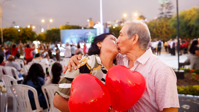 Surquillo suspiró con festival musical por el “Día de San Valentín”.