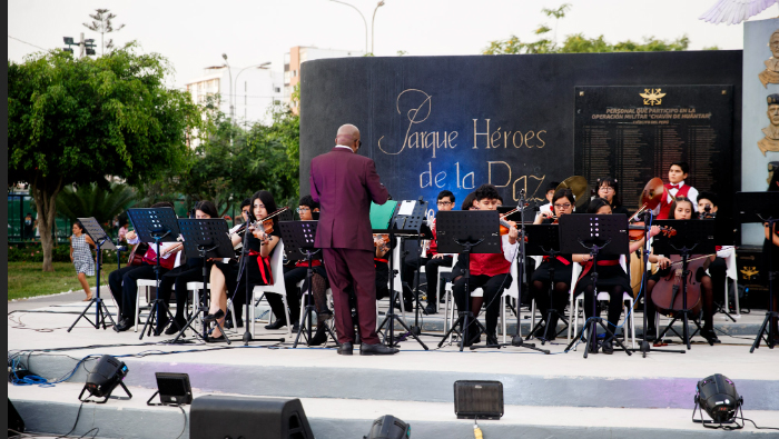 Surquillo suspiró con festival musical por el “Día de San Valentín”.