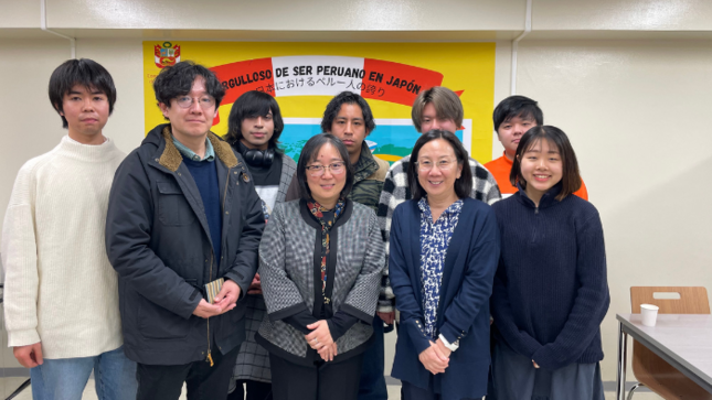 Profesores y alumnos de la Universidad de Keio visitan el Consulado General del Perú en Tokio