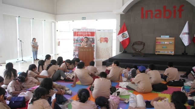 Ministerio de Cultura y el Ministerio de la Mujer y de Personas Vulnerables presentaron los libros cartoneros “Infancias en Cartón” 