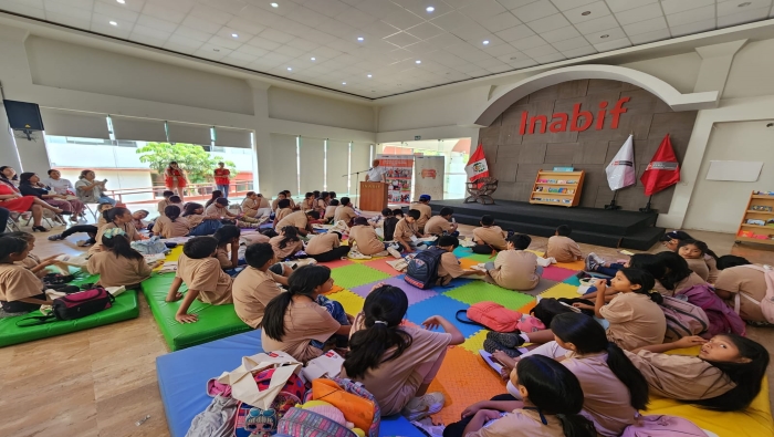Ministerio de Cultura y el Ministerio de la Mujer y de Personas Vulnerables presentaron los libros cartoneros “Infancias en Cartón”