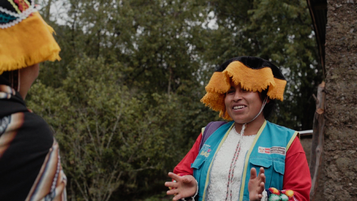 Conoce a Amanda y Maritza, quienes transmiten en quechua sus conocimientos, tradiciones y cultura a las niñas y niños en Paucartambo