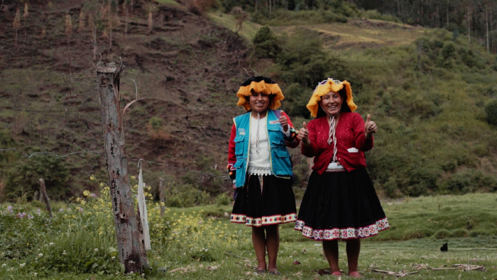 Conoce a Amanda y Maritza, quienes transmiten en quechua sus conocimientos, tradiciones y cultura a las niñas y niños en Paucartambo