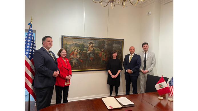 Ceremonia oficial de entrega al Perú de dos pinturas virreinales