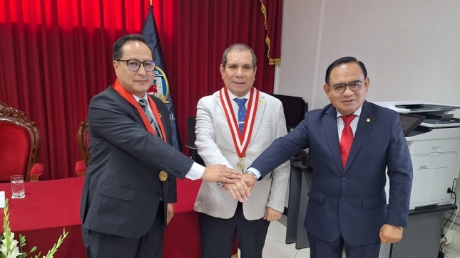 Dr. Javier Arévalo Vela, Presidente del Poder Judicial, Dr. Marco Antonio Angulo Morales, Presidente de la Corte Superior de Justicia de Lima Sur y el Dr. Arístides Tejada Arana, Jefe de la Oficina de Coordinación de Proyectos