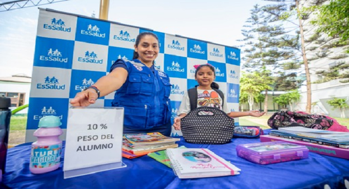 EsSalud: mochilas escolares no deben superar el 10 % del peso del estudiante