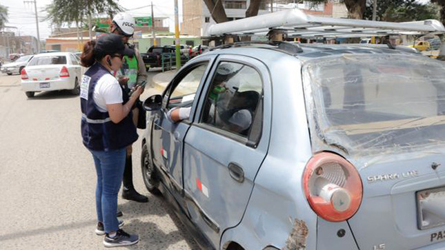 Operativo del departamento de cobranza coactiva, intervención de vehículos cuyos propietarios mantienen deudas tributarias y no tributarias con el SATP.